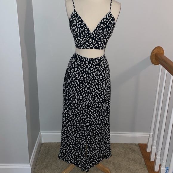 Adorable halter top and cropped pants outfit size medium - Picture 3 of 14